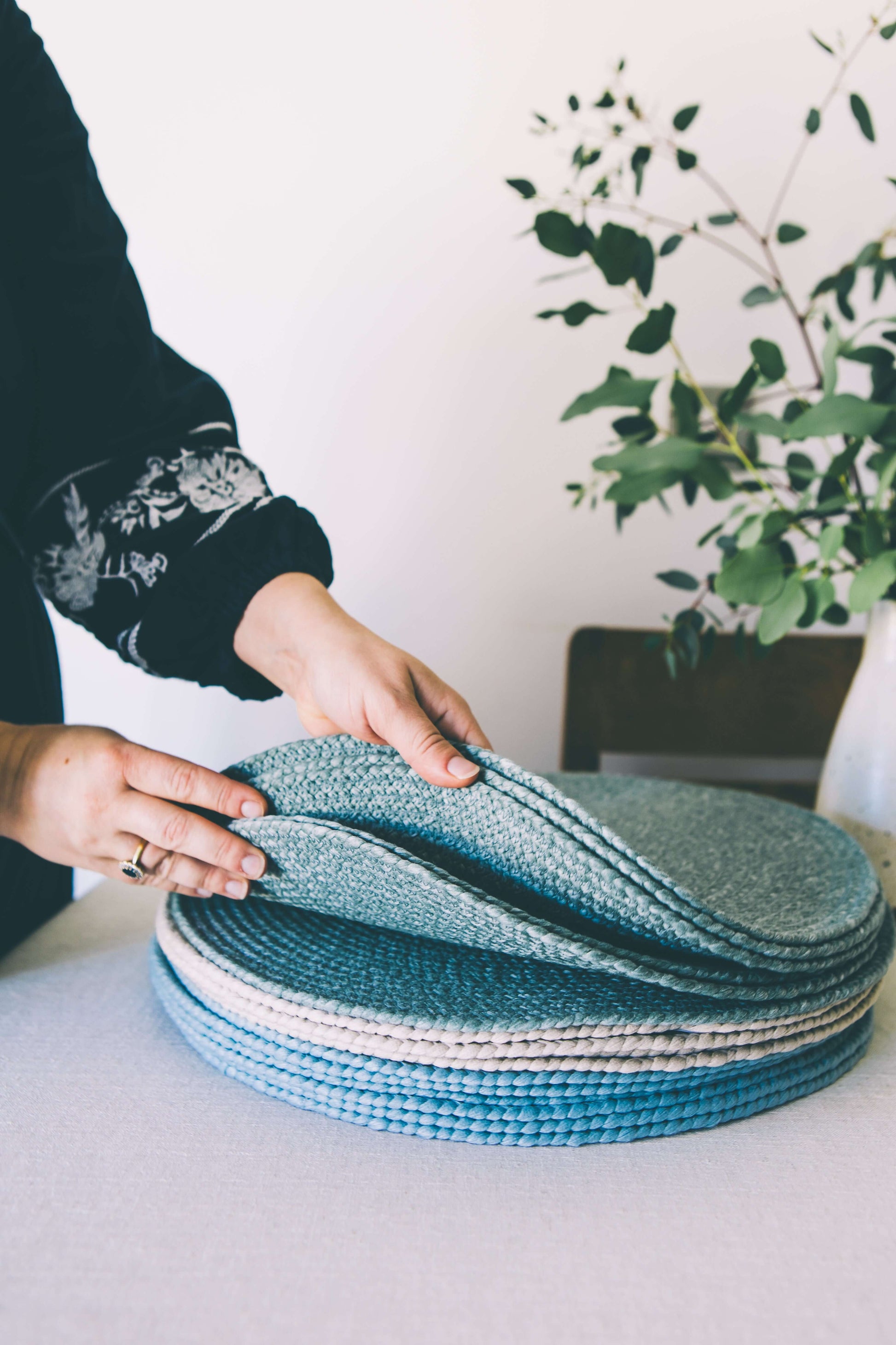 Blue round placemats