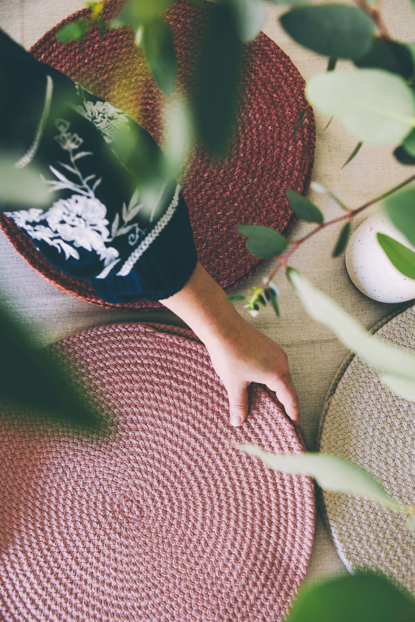 Round pink placemats