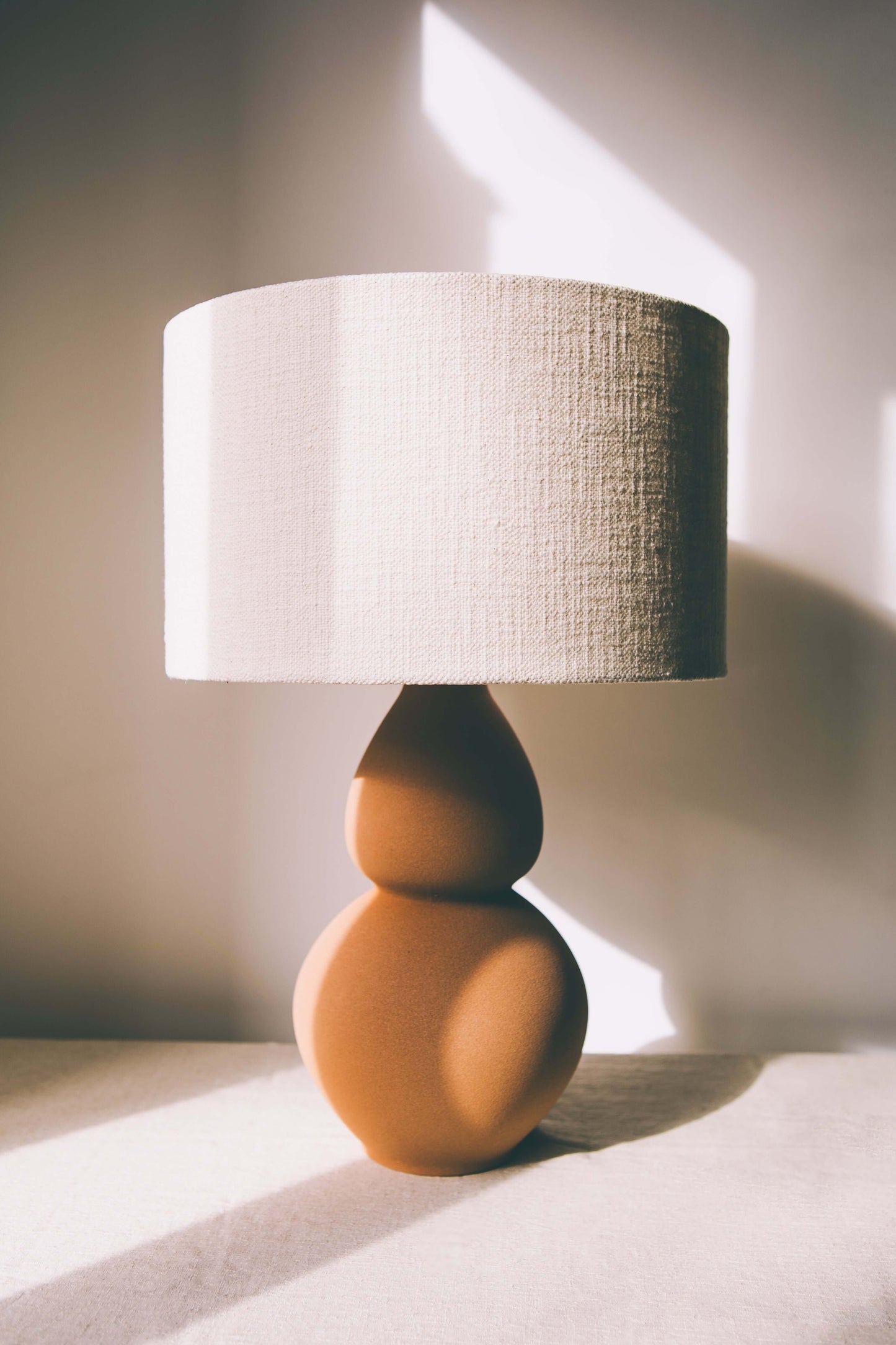 Terracotta lamp with linen shade