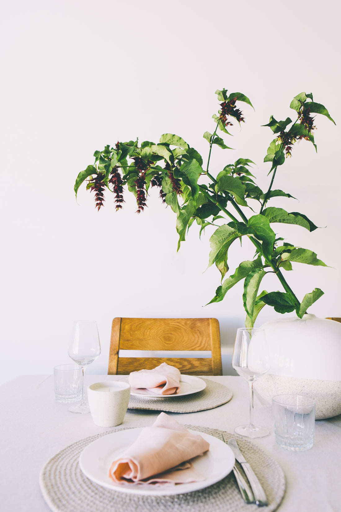 Mastering Tablescaping: Elevate Your Table Decor with These Tips