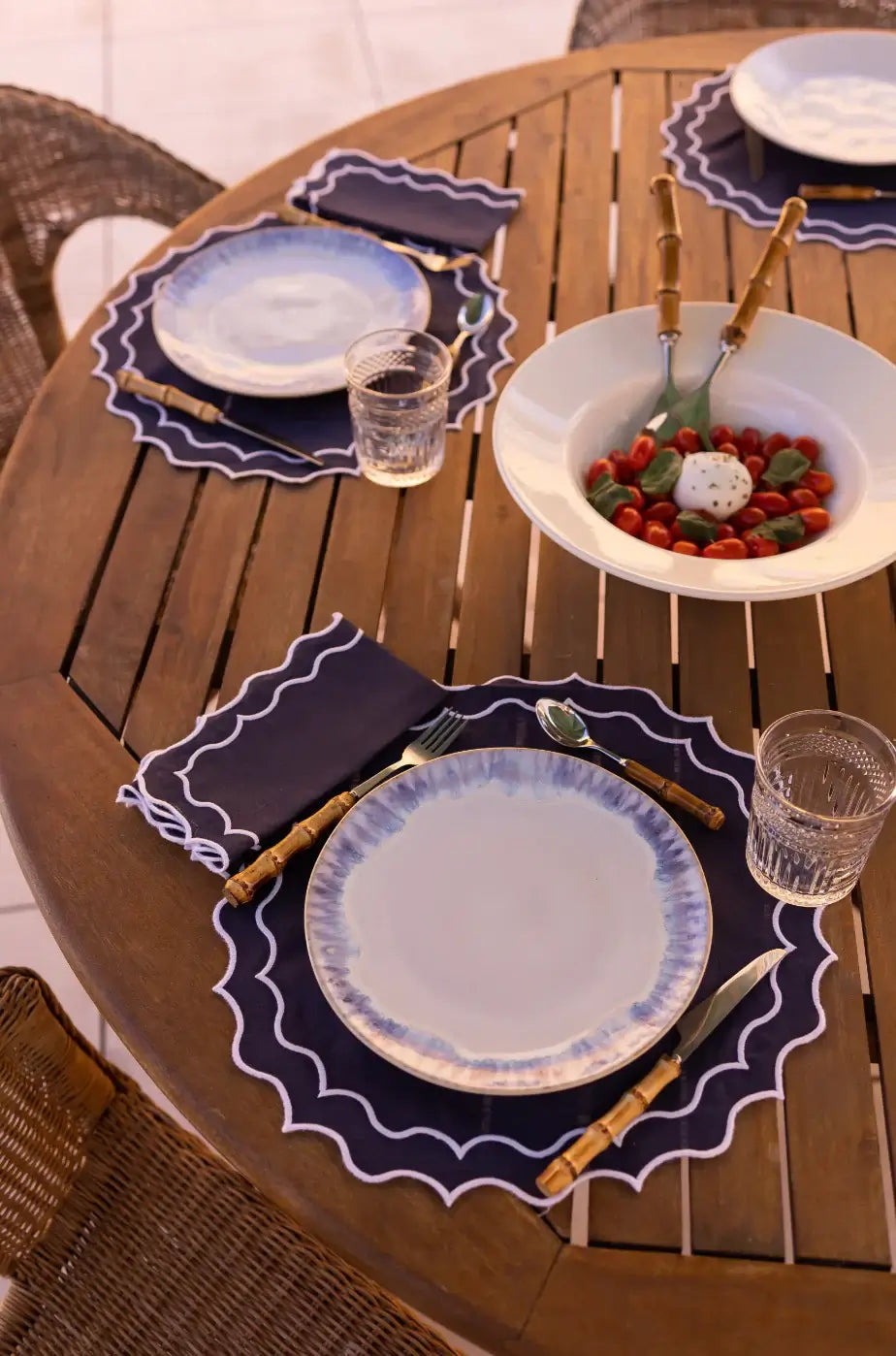 Scalloped-edged linen placemat- Navy