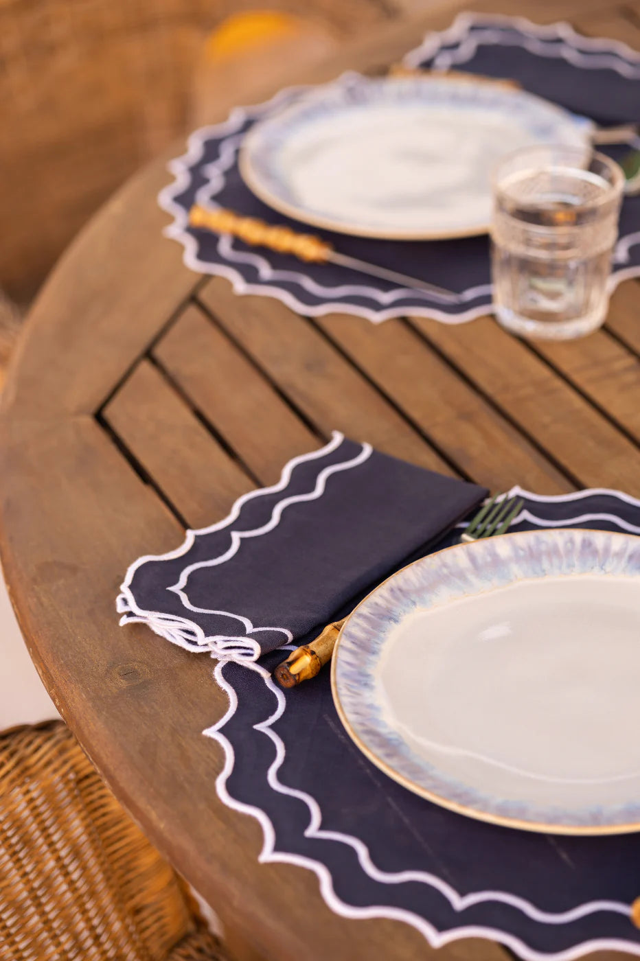 Scalloped-edged linen placemat- Navy