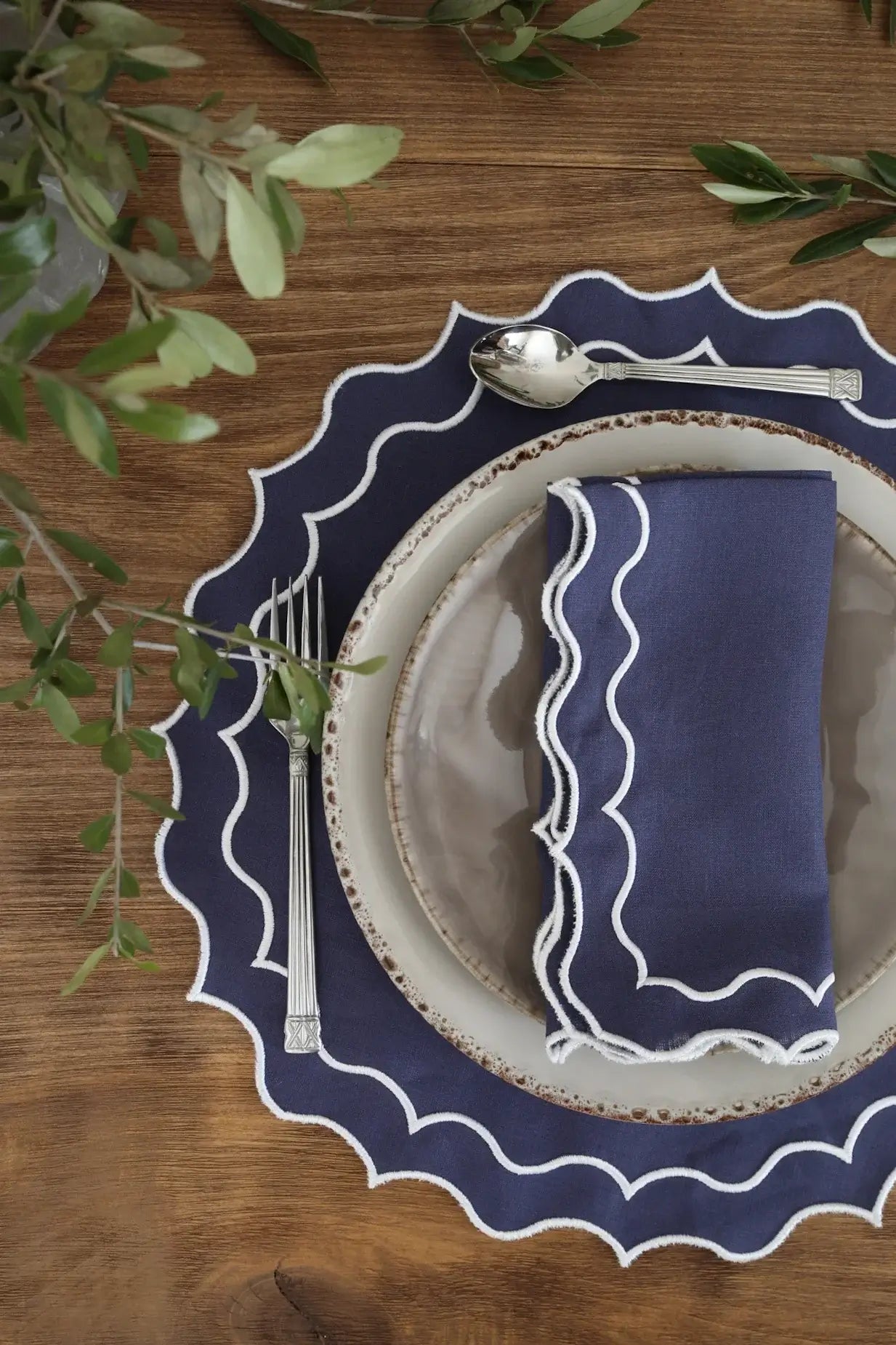 Scalloped-edged linen placemat- Navy