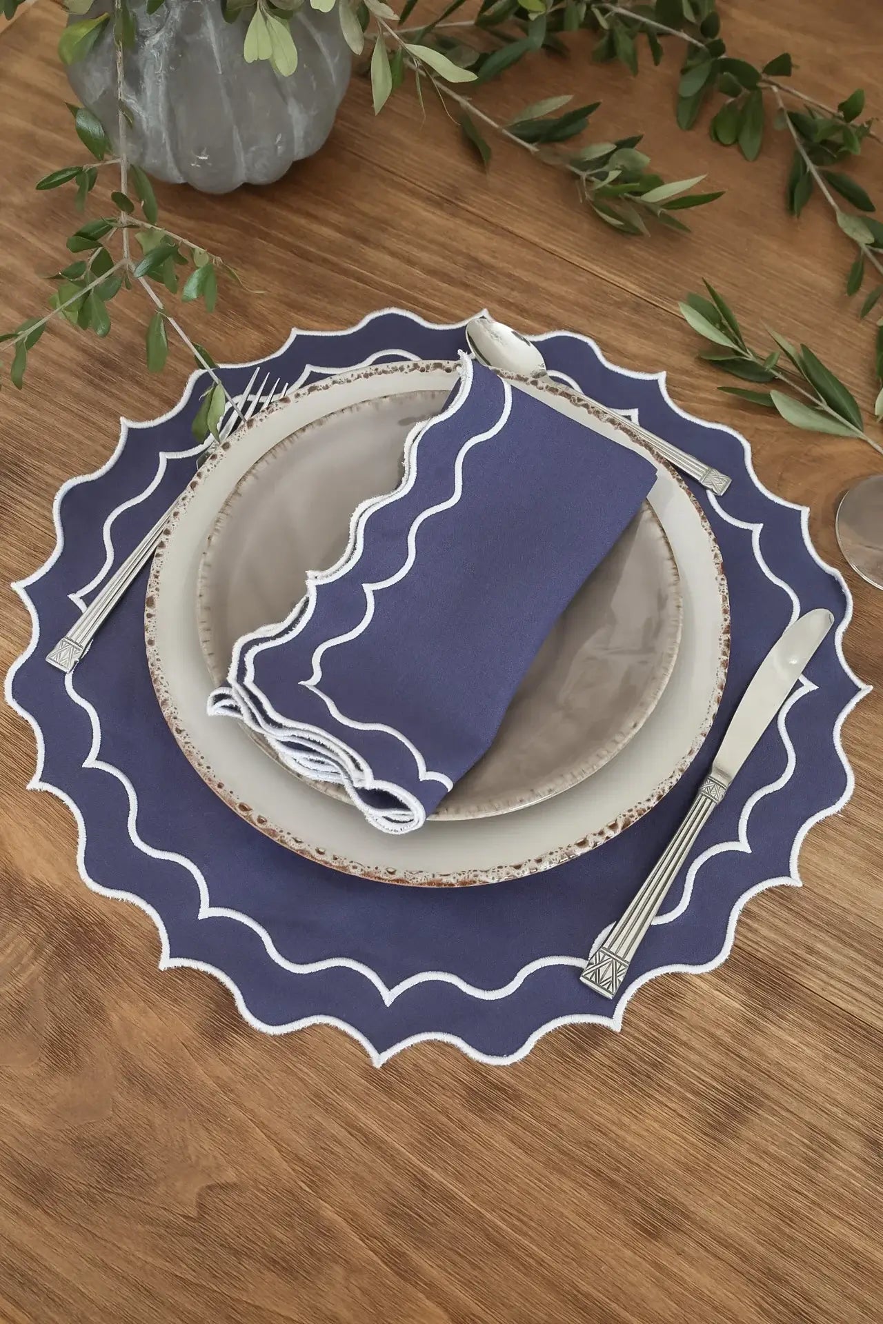 Scalloped-edged linen placemat- Navy